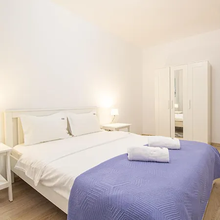 Mohost Spot - Elegant Retreat